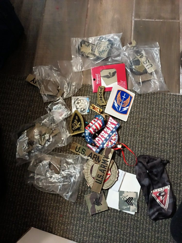 35 Or More Military Patches,Insiginares