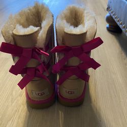 Uggs Bailey Bow Shimmer Boots Size 5 ( Worn Twice)