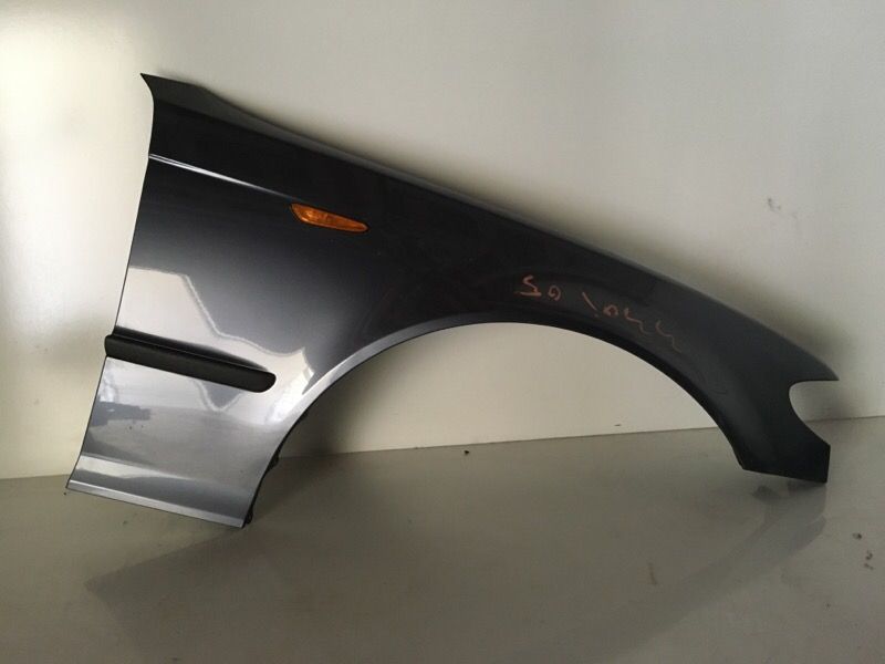 2005 bmw 330i fender (right side)