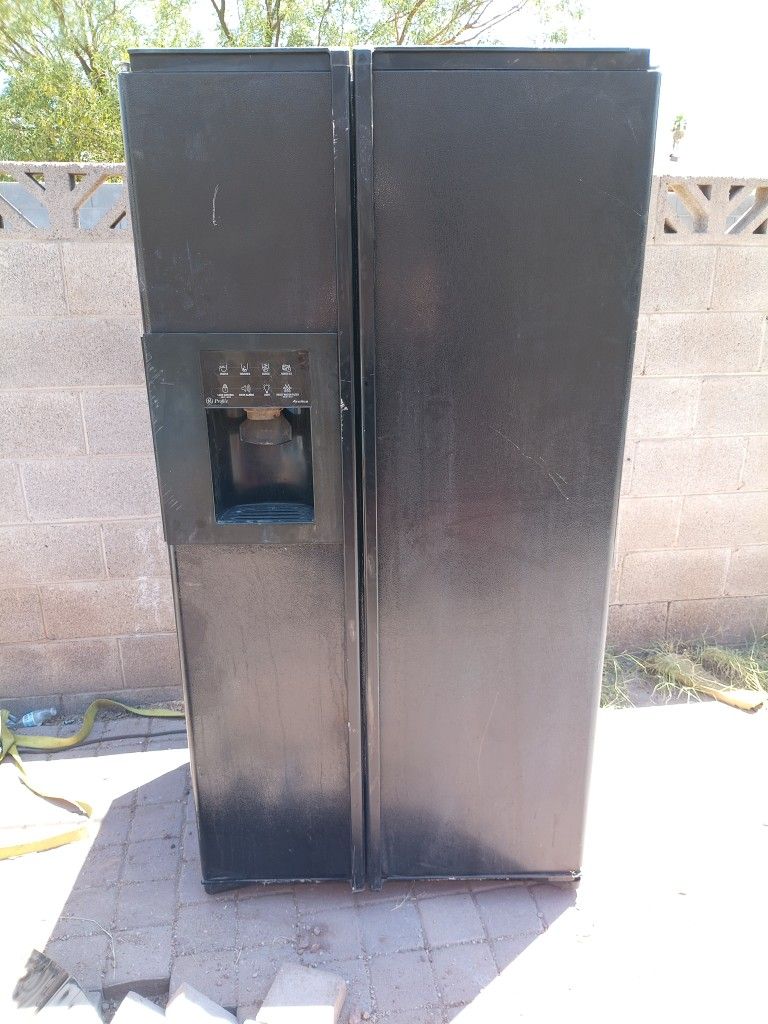 Refrigerator 