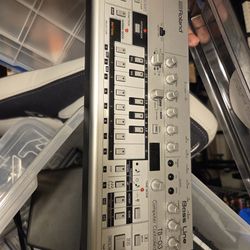 Roland tb03