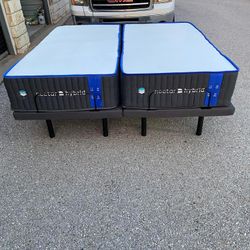 Like New Split King Nectar Hybrid Mattress 