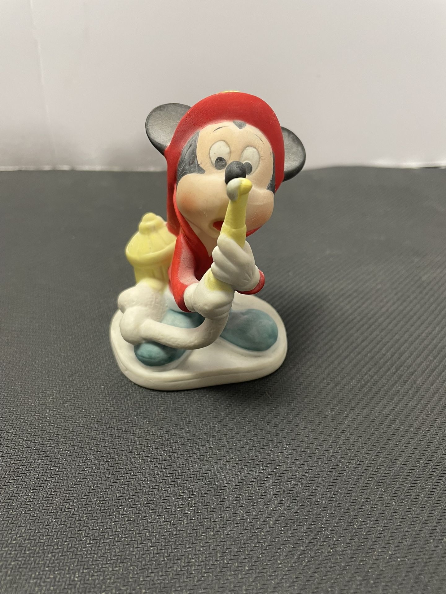 VINTAGE WALT DISNEY FIRE CHIEF MICKEY MOUSE 3.5” FIGURINE KOREA (SF824)