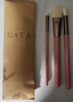 (NEW) GAEA LUXIE BRUSHES $10