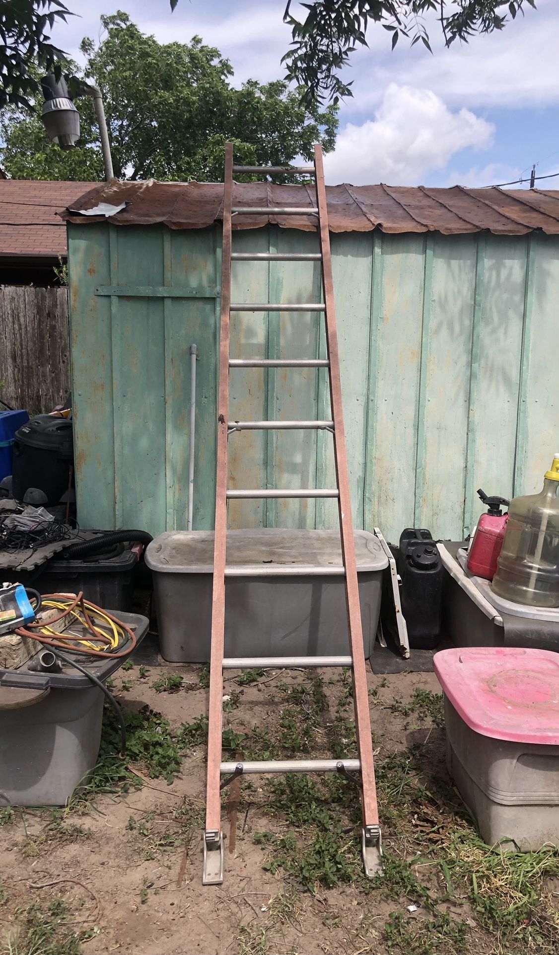 Werner 10 Ft Fiberglass D Run Straight Ladder With 300 Lbs Load Capacity Type IA Duty Rating
