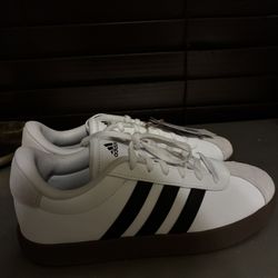 Adidas Samba Looking Sportswear 