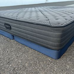 Simmons Beautyrest Black Firm Mattress With Box Springs ! King Bed ! Beautyrest Firm Mattress ! Free Delivery