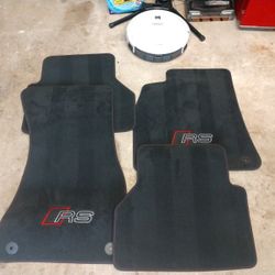 RS floor mats Like New
