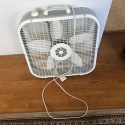 Lasko Three speed 20 Inches