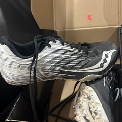 Track spikes (size 5)