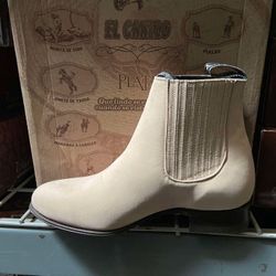 Nuevos botines charros de piel marca El Canelo