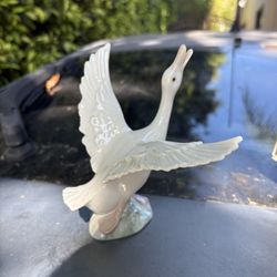 Lladro Vintage Collectibles - Duck Running