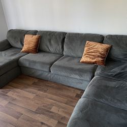 Large Sectional Couch/sofa 
