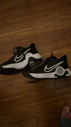 Nike means basketball shoe 7.5