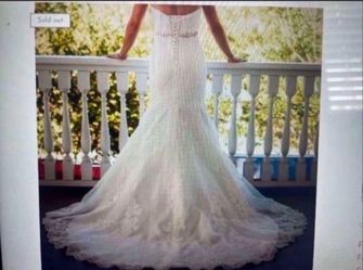 Wedding. Dress. David Bridals  7V3680. size 0 Petite retails 1100 have this beautiful wedding dress, selling for only $200  Wedding. Dress. David Brid