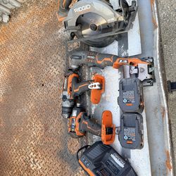 RIDGID cordless tool set — circular saw, drill, impact, oscillating tool, 2 batteries (2.0 & 4.0), charger.
