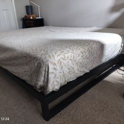 Metal frame Platform Plus Queen Mattress 