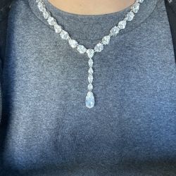 GLD Teardrop Necklace 