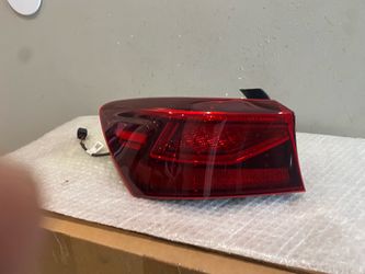 2019-2024 Kia Forte left tail light