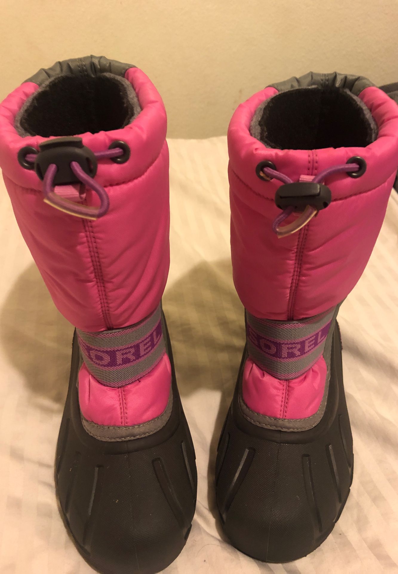 Snow boots Size 1 KIDS 35$ LIKE NEW