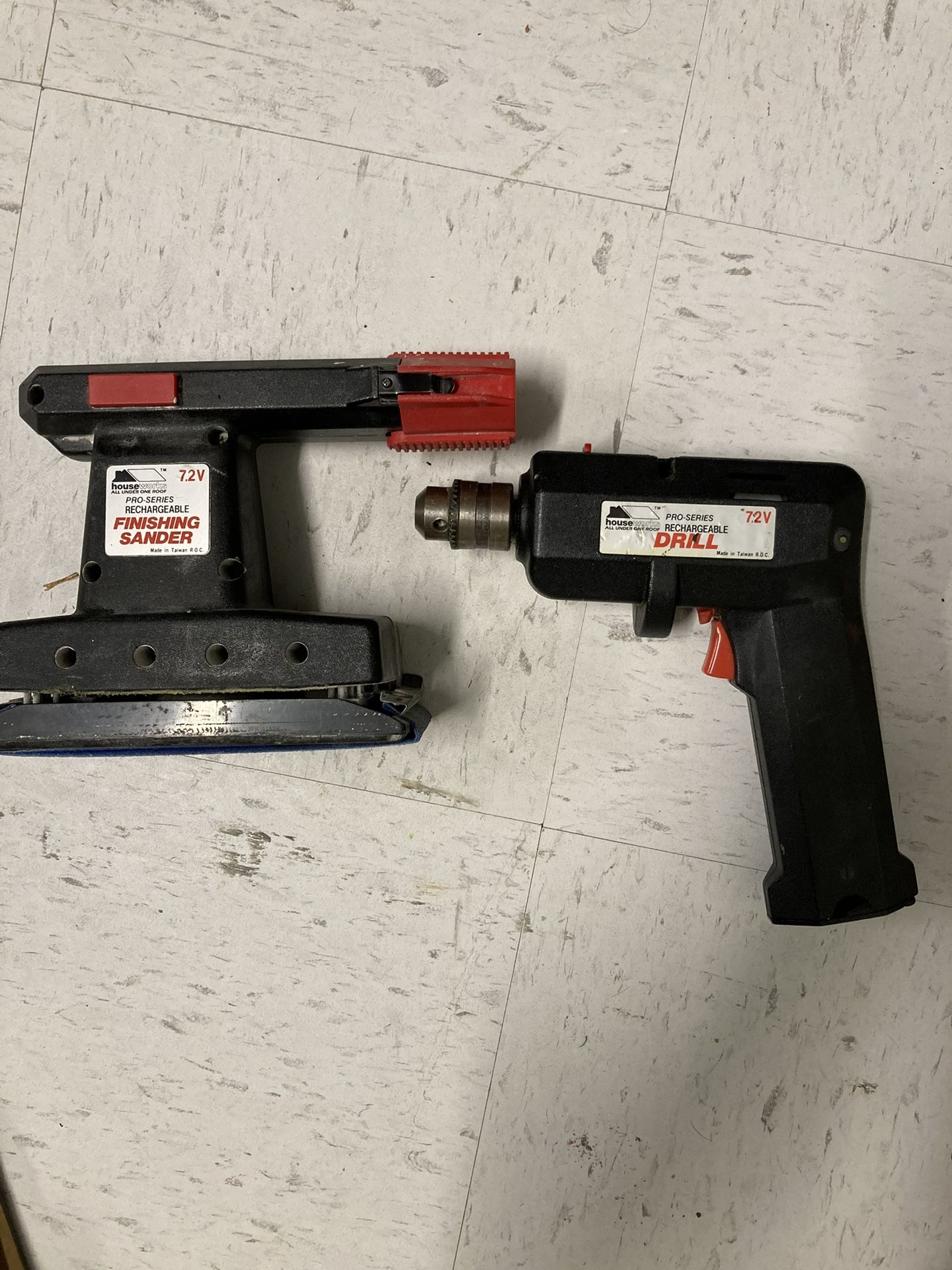 Houseworks 7.2 volt cordless drill/ sander tool set