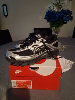 Nike moto 7.5 size