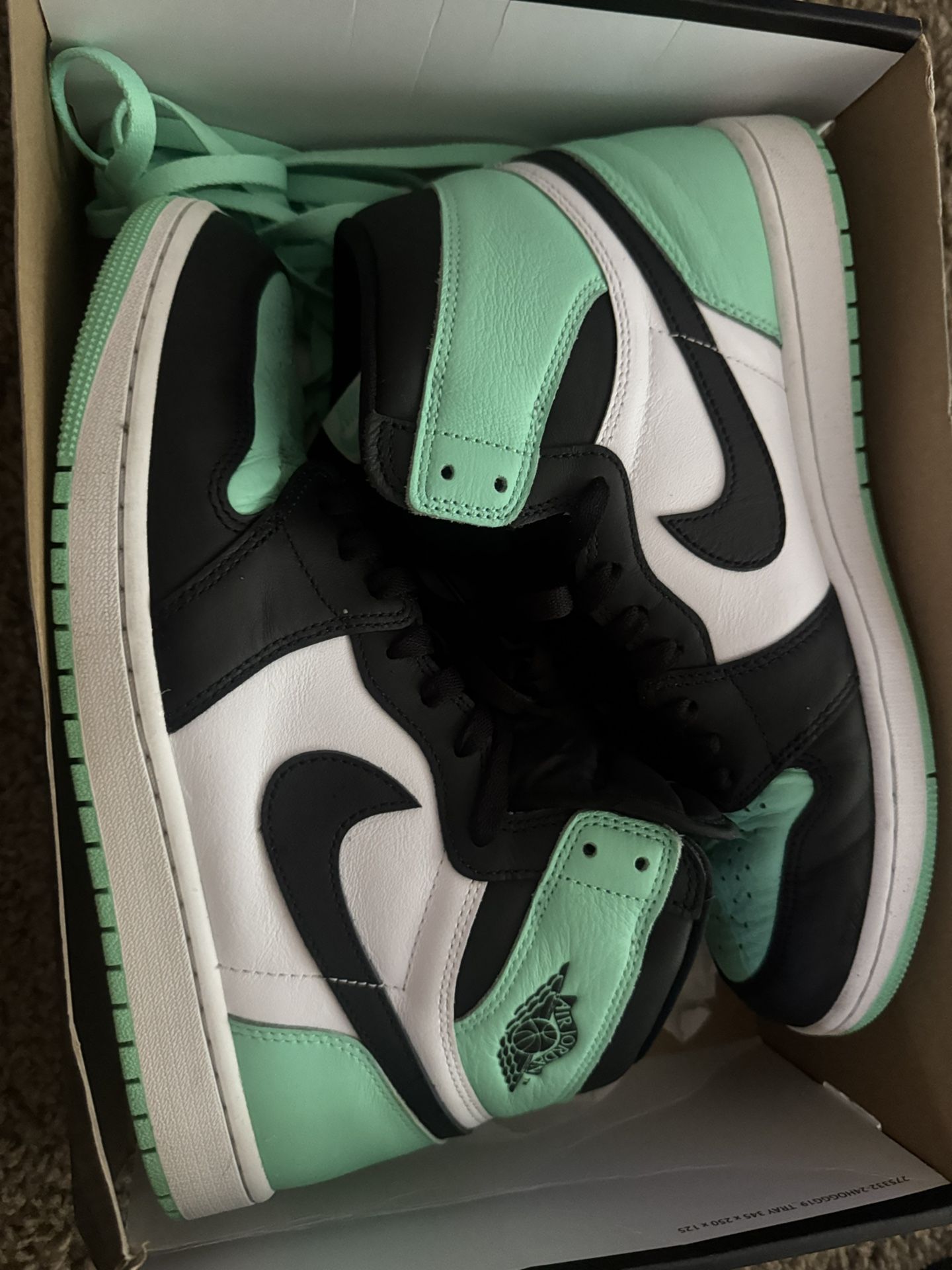 Air Jordan 1 Retro High OG “Green Glow”