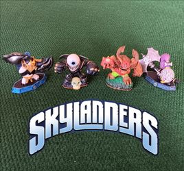 Skylanders set of 4 figures!