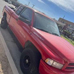 Dodge  RAM 1(contact info removed) pk  V 8 magnum sport