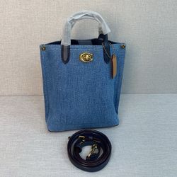 COACH handbag denim blue

Size 16cm