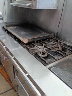 Blodgett Commercial Gas Range with Double Ovens and Salamander Broiler