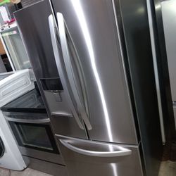 30" W L/G Refrigerator Everything Works Good 💯 Ice Maker On The Bottom 
