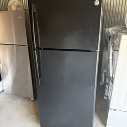 G.E Refrigerator 18 cu.ft
