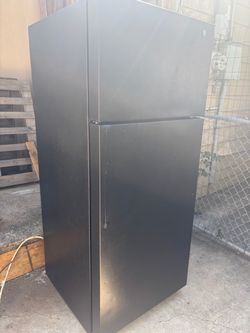 GE Black Top-Freezer Refrigerator