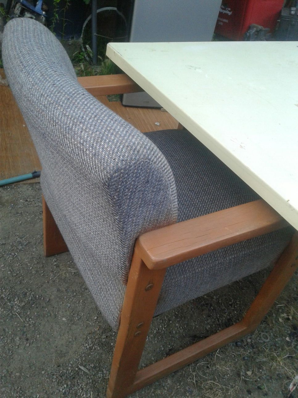 mesa y dos sillas