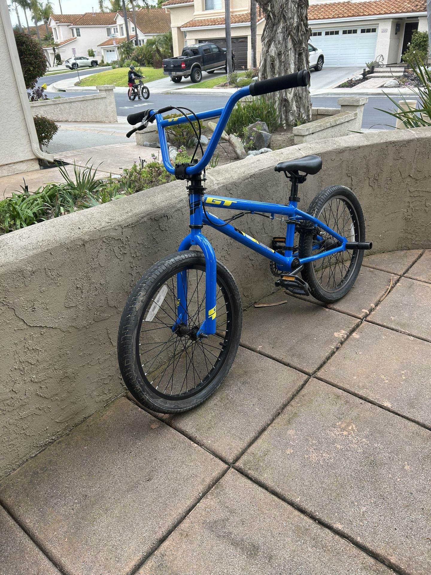 GT Bank BMX bike (blue)