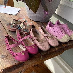 Free Girls Shoes Size 6-7