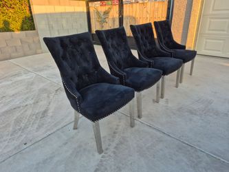 Set of 4 Dinning chairs, in good condition