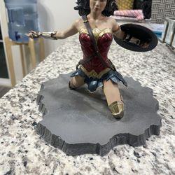 Wonder Woman Statue 