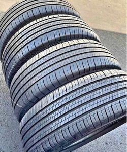 235 55 20 Michelin Tires Con 80% de Vida Las 4