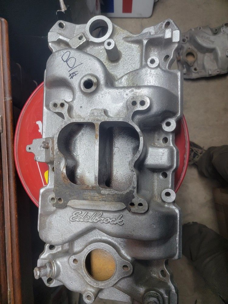 Edelbrock 2101 Sm Blk Chevy Intake Manifold