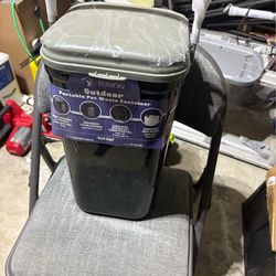Pet container