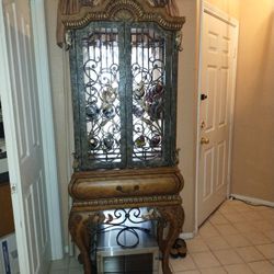 Gorgeous Wine Cabinet/Rack