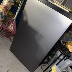 Hi Sense Mini Fridge Barely Used