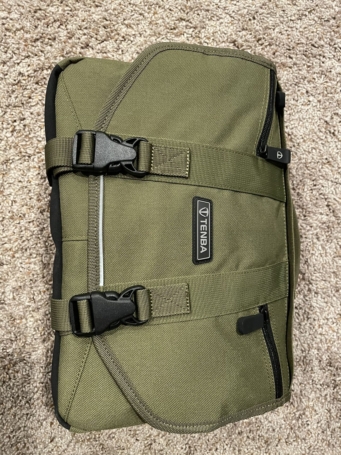 NEW Tenba mini messenger camera/laptop bag