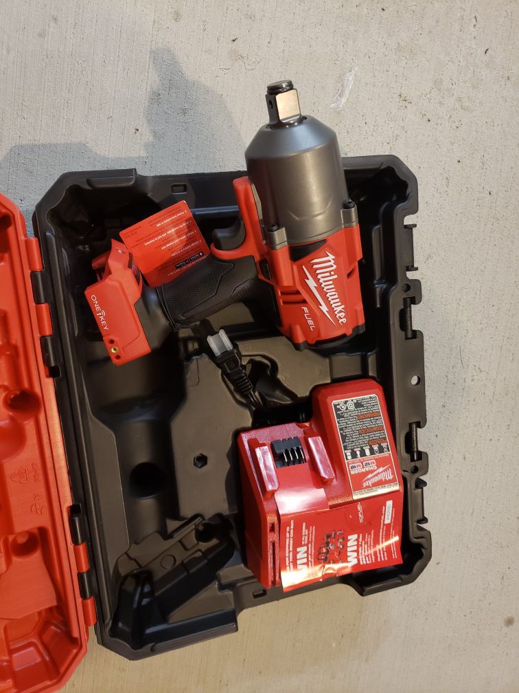 P267) MILWAUKEE 18V 3/4 SQUARE-RING IMPACT WRENCH, WITH CHARGER.... NO BATTERY...