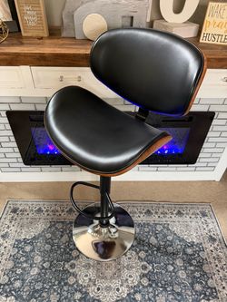 Single YaFiti Swivel Bar Stool with Bentwood Back and Leather Seat