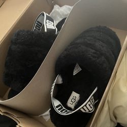 UGG Fluffy Black Slides