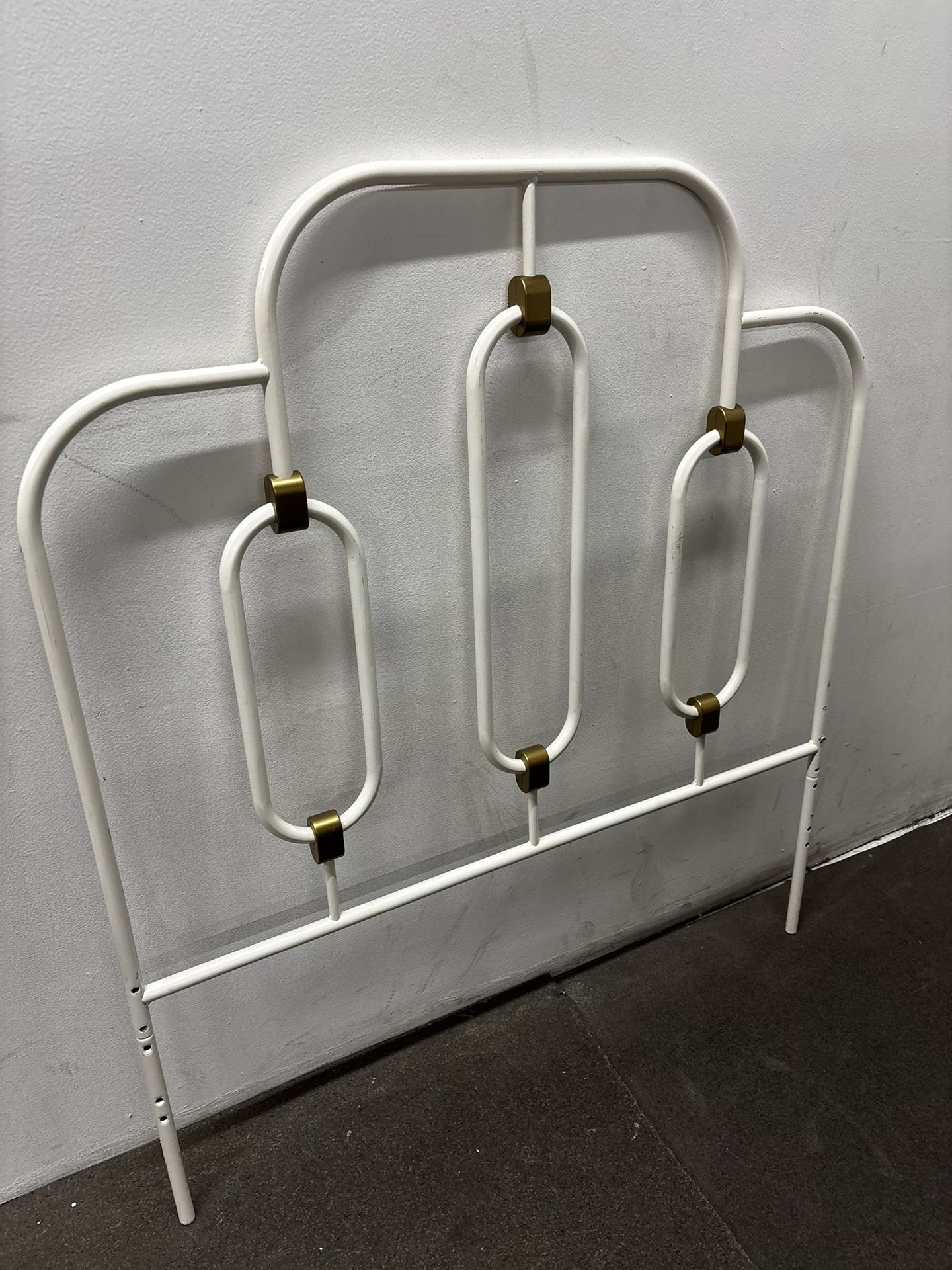 White Metal Twin Bed With Frame