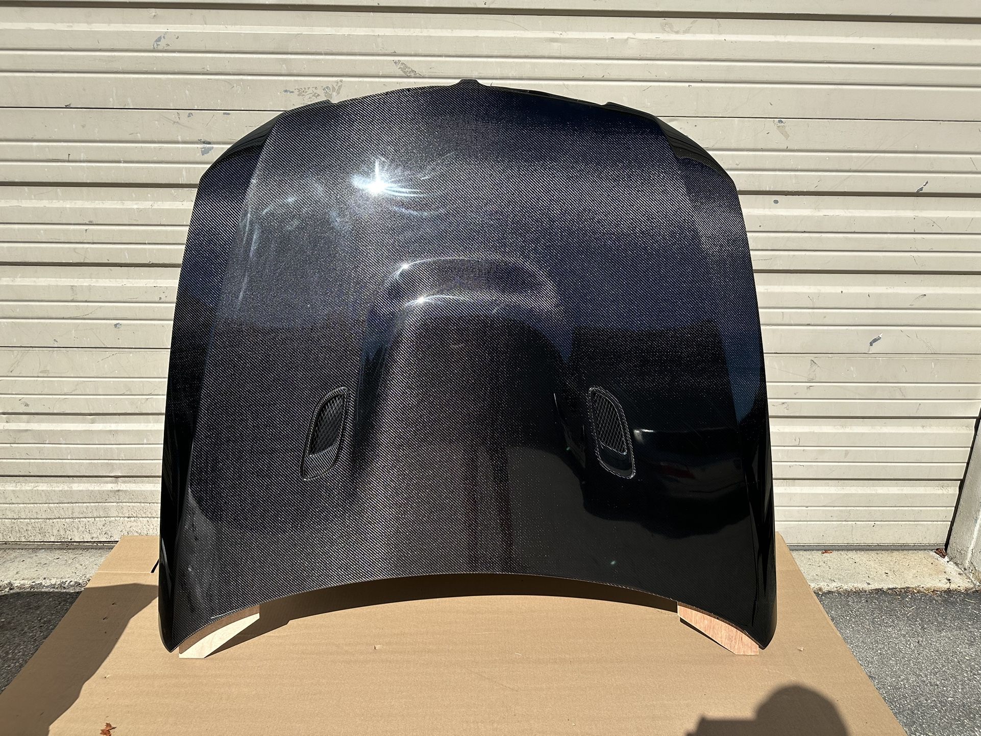2006 2007 2008 BMW 3 Series E90 Sedan VIS Racing M3 Style Carbon Fiber Vented Hood